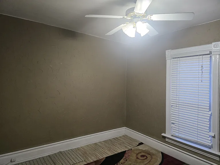 839 E 200 S — Photo 5