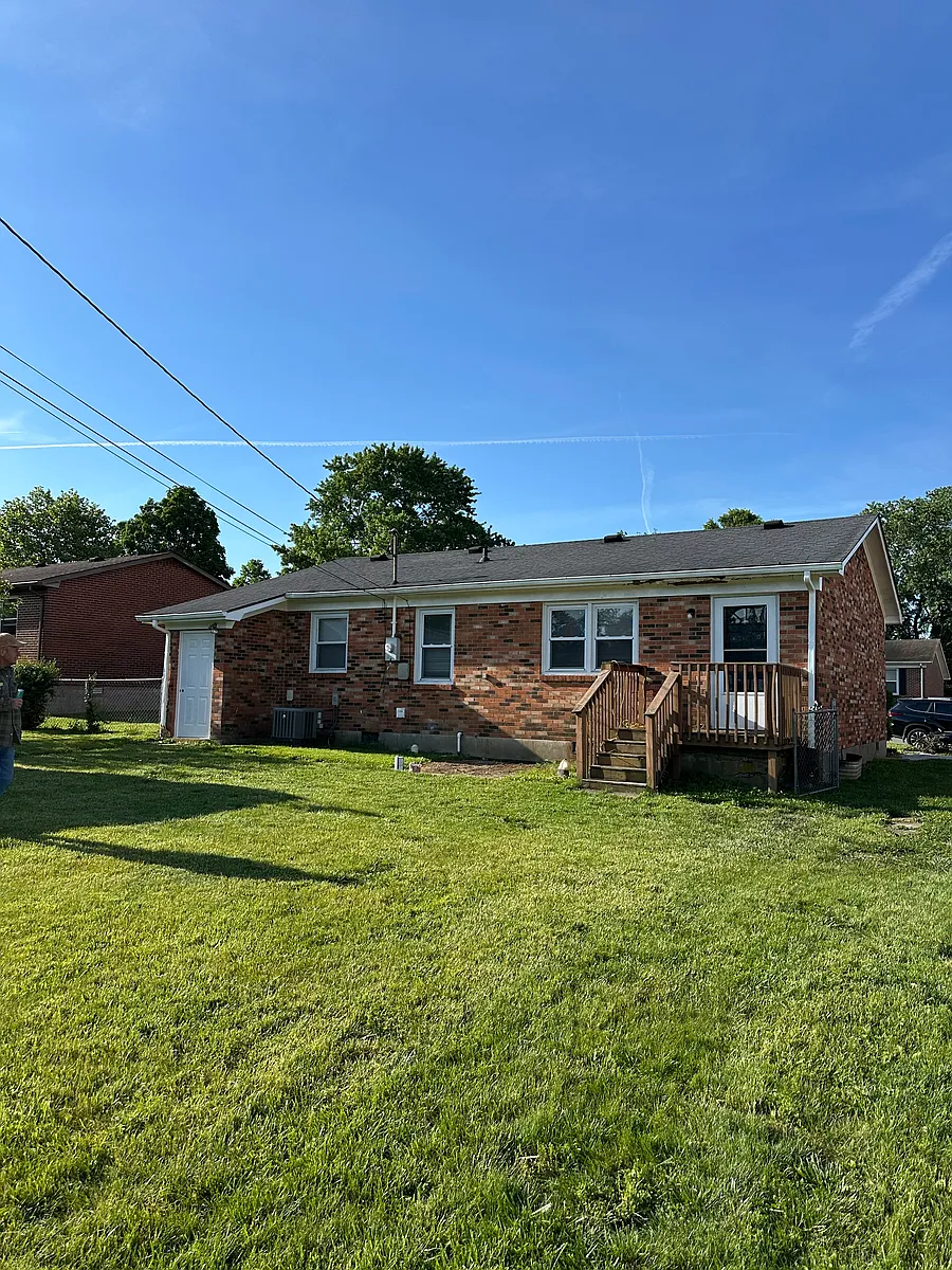 Building Photo - 304 E Brown St