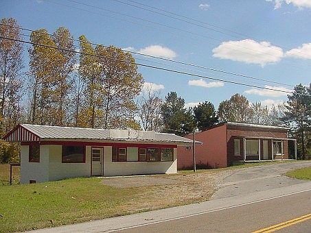 2nd image of 815 Collinwood Hwy