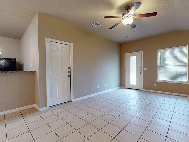 1707 Aztec Trce #A — Photo 7
