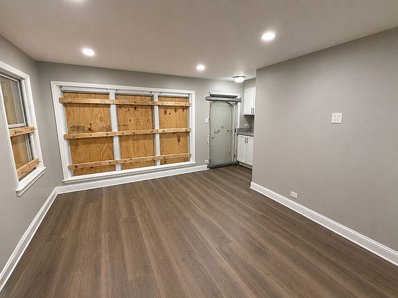 3rd image of 4601 S Leclaire Ave