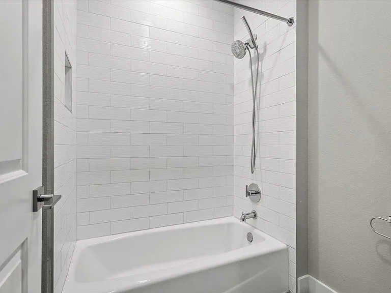 913 Stobaugh St #B — Photo 35