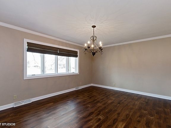 3rd image of 2713 Edgewood Dr