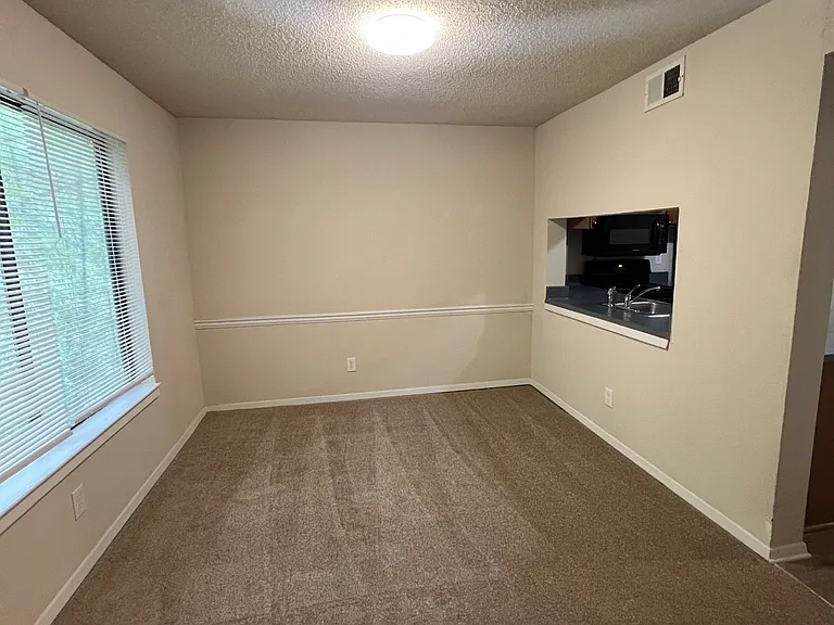 735 Seasons Pkwy — Photo 6