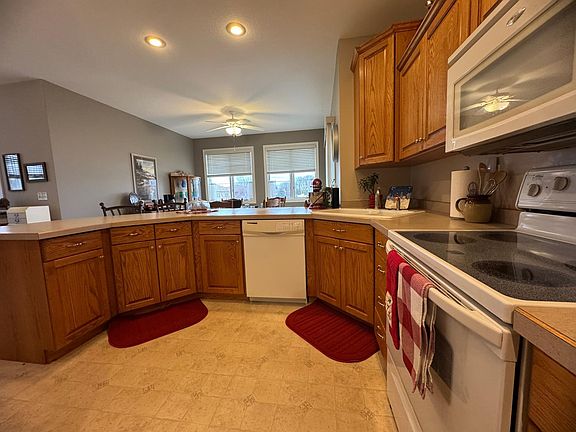 4th image of 2885 Meadowview Ln NE