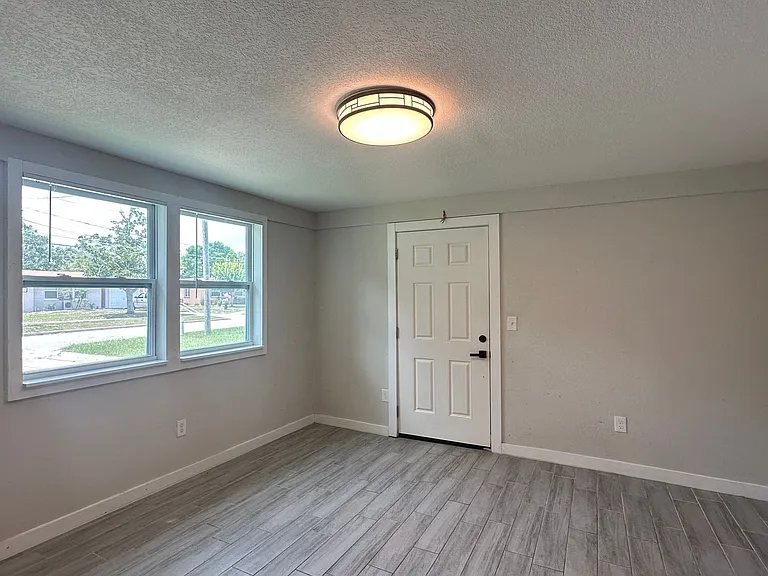 517 San Juan Blvd — Photo 7