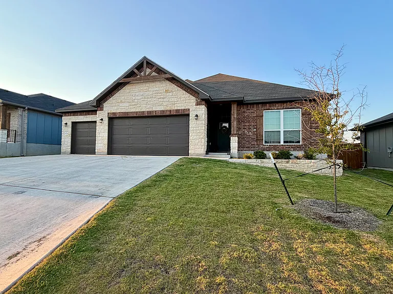 2026 Yarrelton Dr — Photo 2