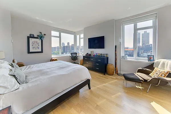 Sold by Isen & Company : Real Estate Advisors | media 18