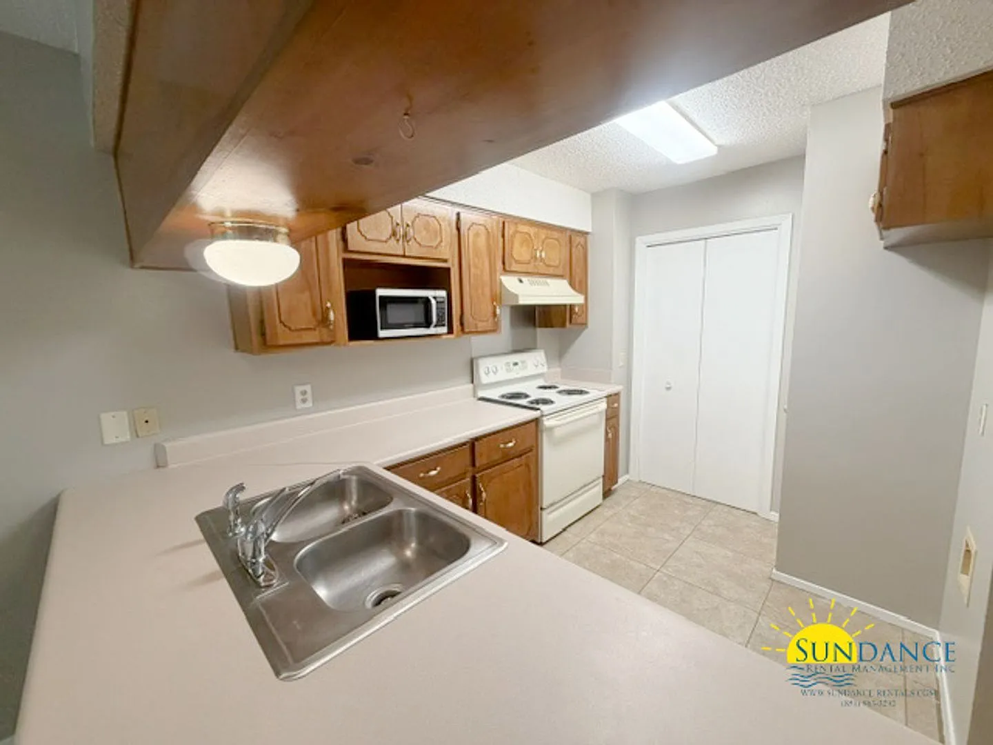 Freshly Painted 2 Bedroom 2 Bathroom Unit in Niceville! — Photo 3