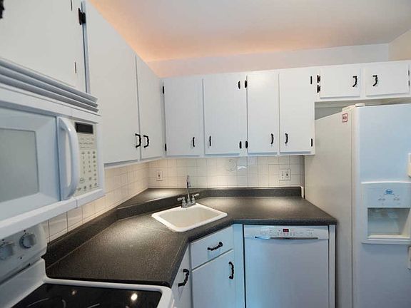 4th image of 12395 Sparrowwood Ct