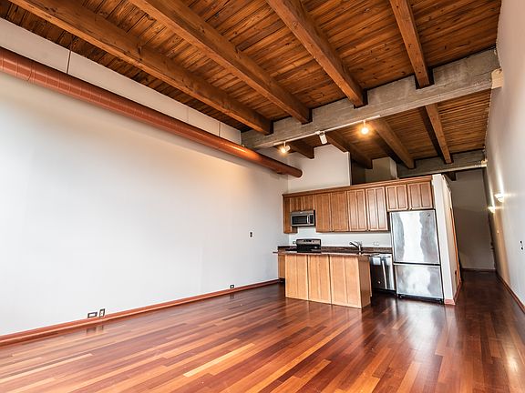 2nd image of 1122 W Newport Ave APT 3B