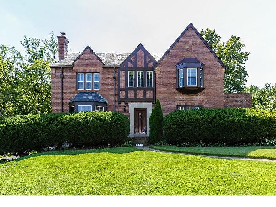 1st image of 124 Lake Forest Dr