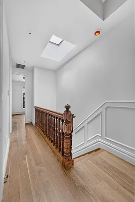 Building, photo 2