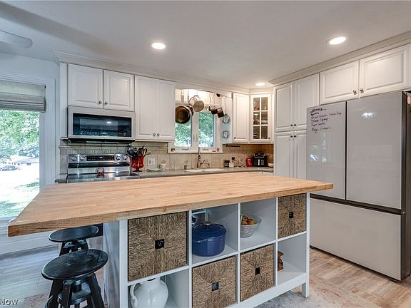 5th image of 1501 Corrib Ave NW
