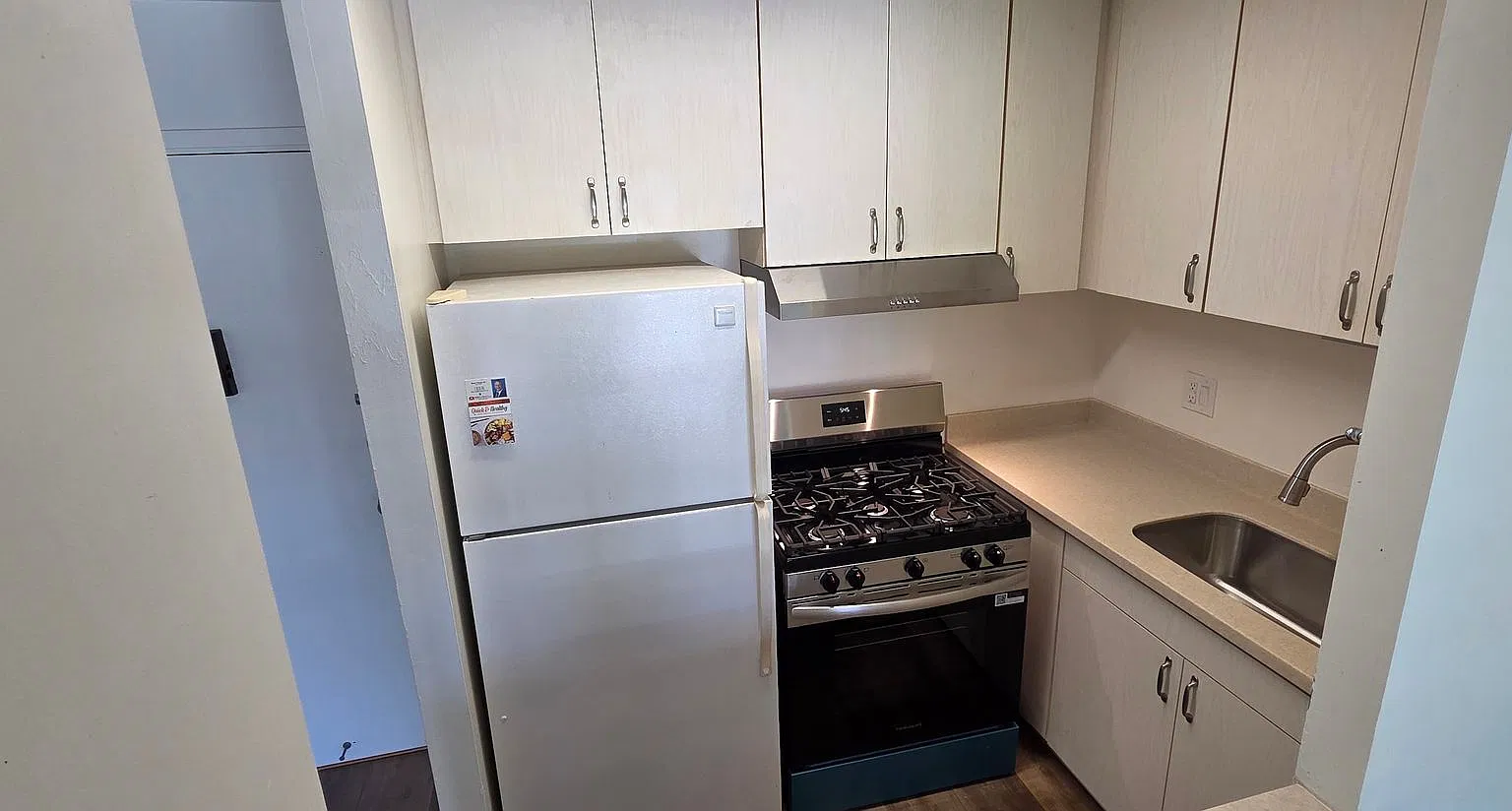 Makiki Hillside Renovated One Bedroom includes basic utilities — Photo 4