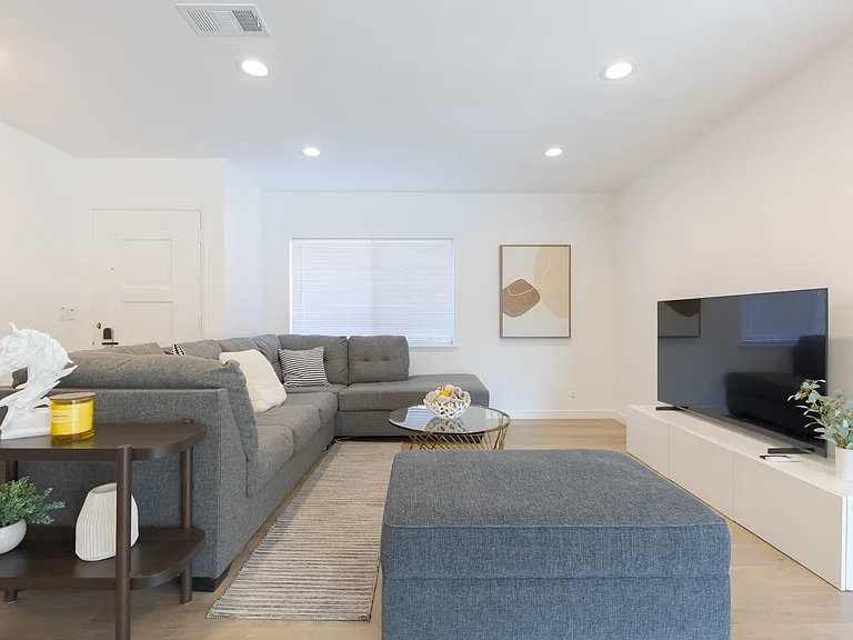 10912 Freer St — Photo 13