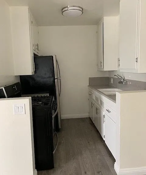 10700 Francis Pl #8 — Photo 4