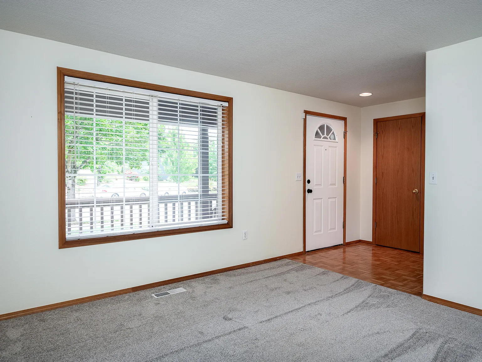 4010 SE Harmony Pl — Photo 4