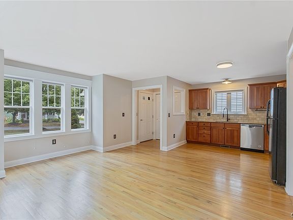 5th image of 146 Greencastle St