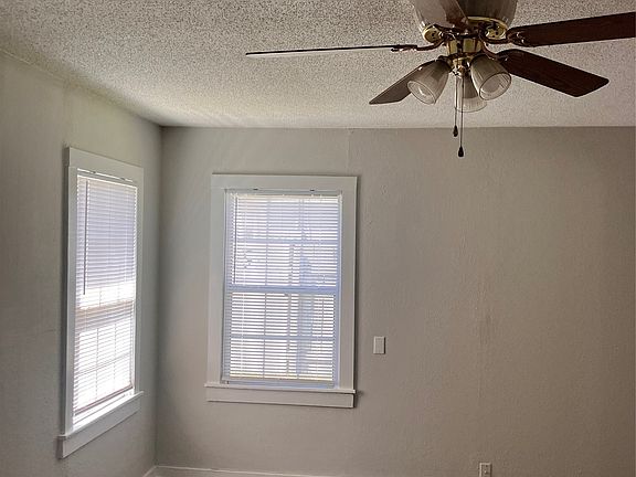5th image of 619 Chinquapin Dr