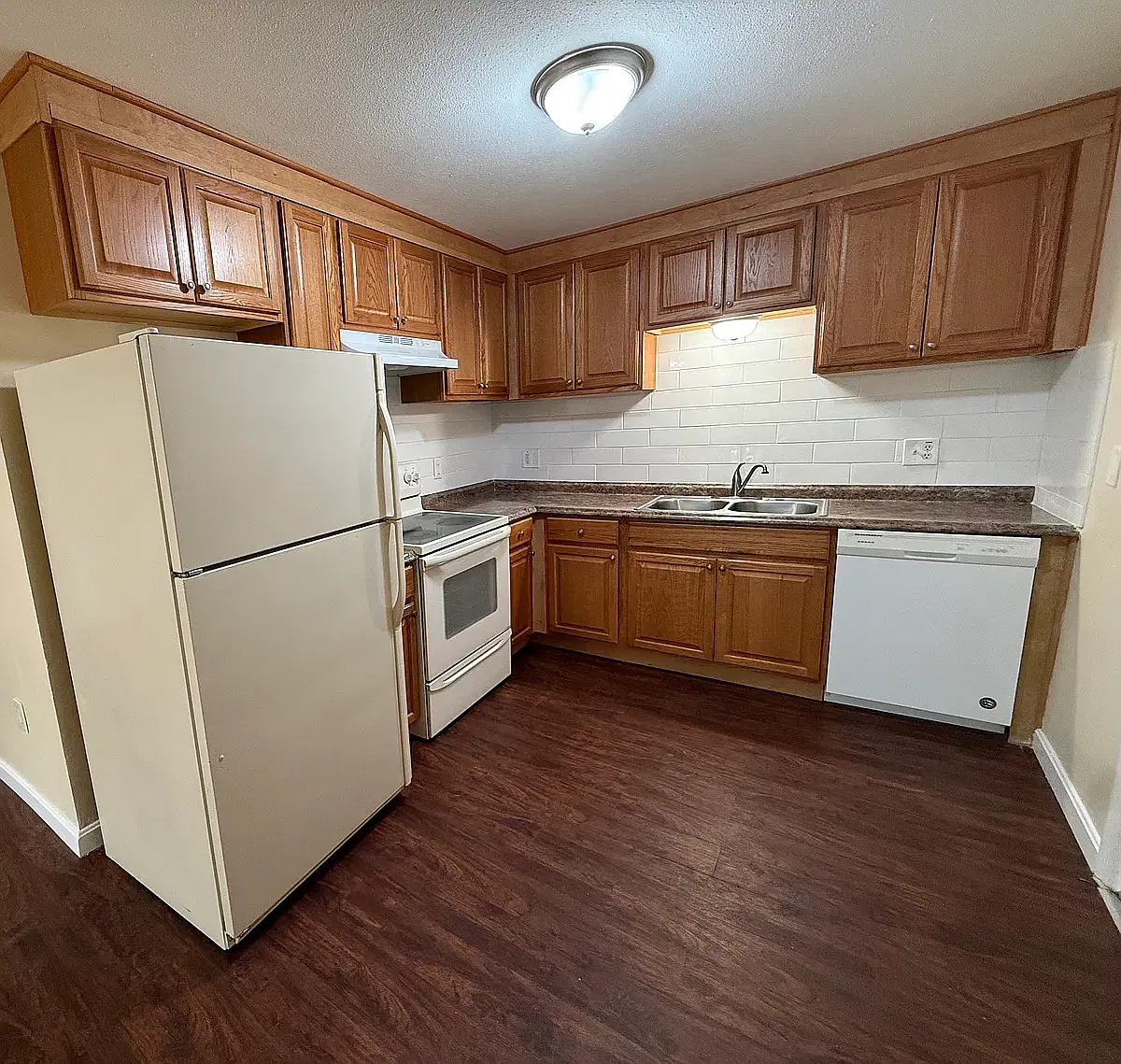 2 bed, 832 sqft, $1,750 — Photo 1