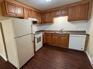 2 Eric Pl APT 10, North Providence, RI 02911