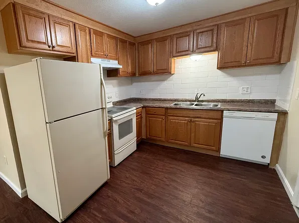 2 Eric Pl APT 10, North Providence, RI 02911