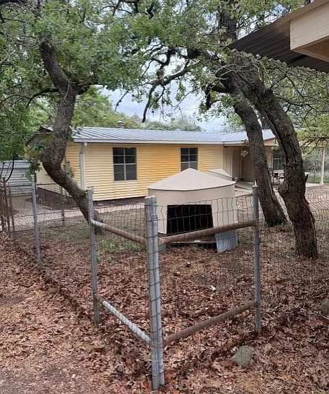 131 Honey Tree Ln — Photo 1
