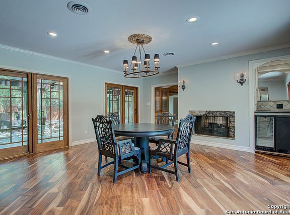 5th image of 1036 N Liberty Ave