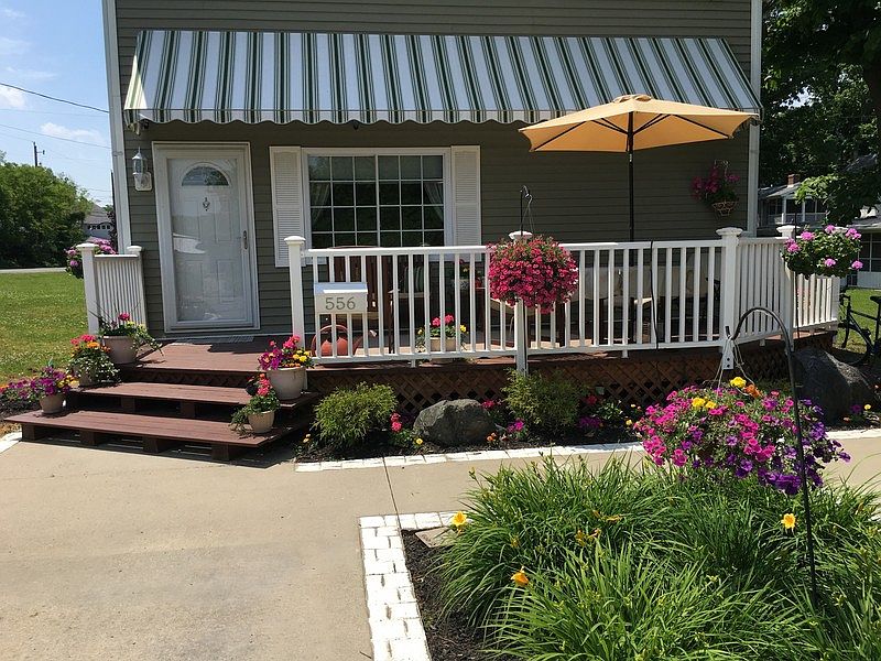 1st image of 556 Poplar Ave