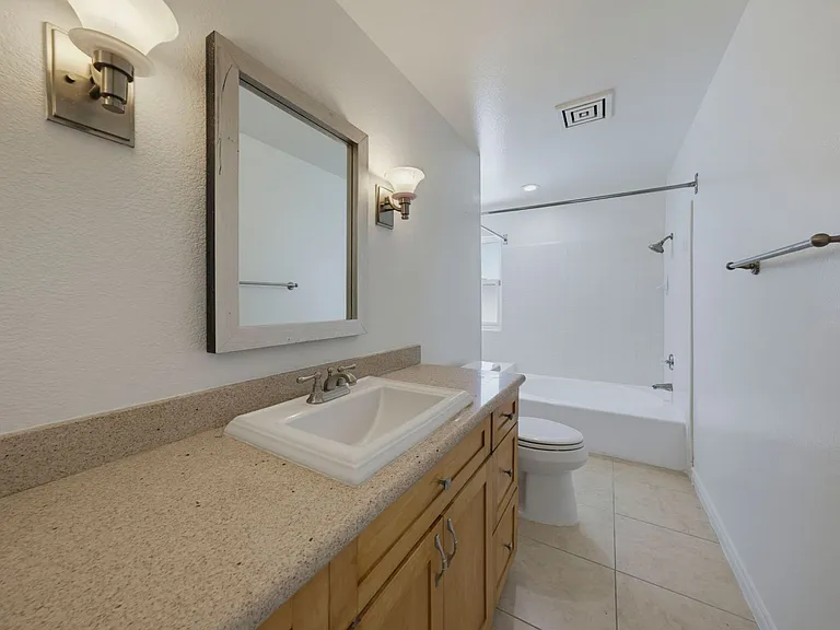 1038 Rimwood Dr — Photo 22