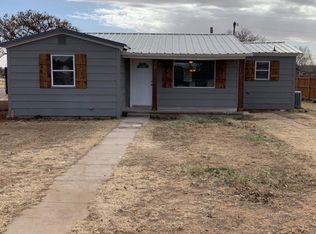 420 Hicks Pl, Levelland, TX 79336