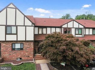 8 Devonshire Ct, Ewing, NJ 08628