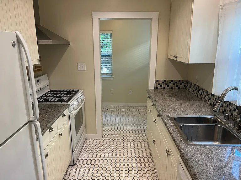 2527 O St #3 — Photo 4