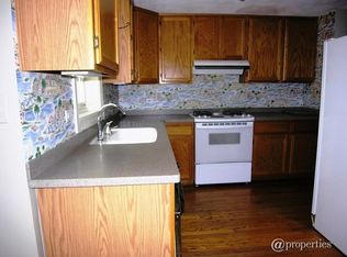 527 N Sheridan Rd, Waukegan, IL 60085