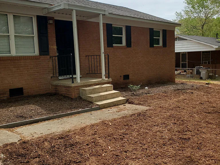 2302 Lyon St — Photo 2