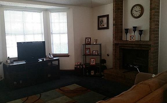 3rd image of 4881 Maureen Cir