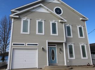 505 S Shore Dr, Caledonia, MI 49316