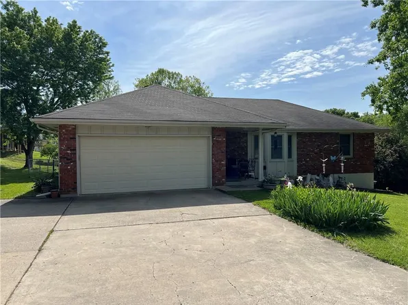 5909 N Broadway Ave, Kansas City, MO 64118