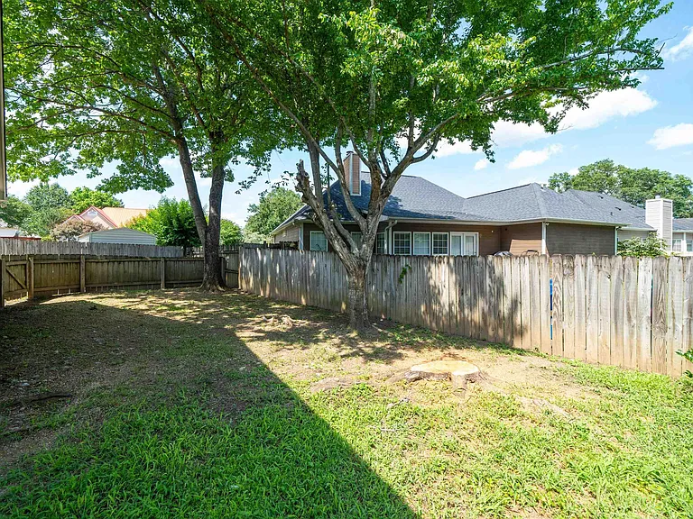 132 King James Ct — Photo 23
