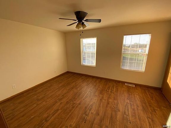 3rd image of 25 Nassau Dr