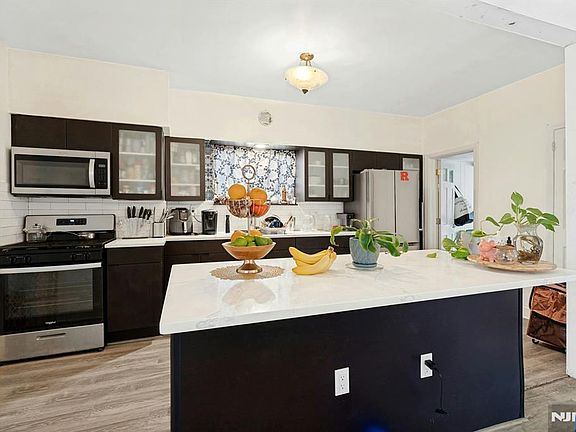 5th image of 432 9th St