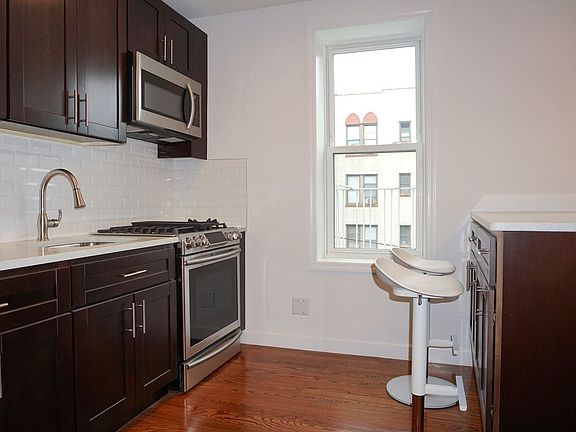 3rd image of 2401 29th St APT 4