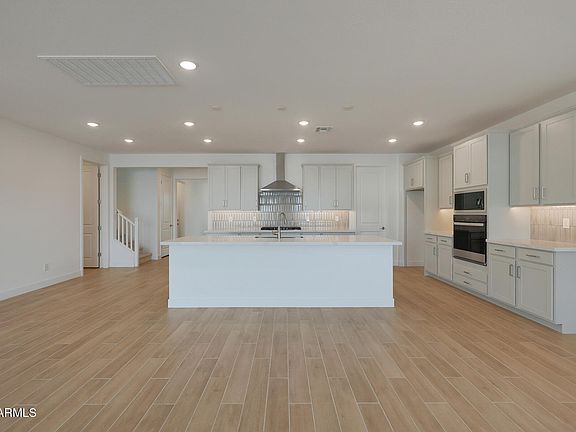 5th image of 23136 E WATFORD Drive