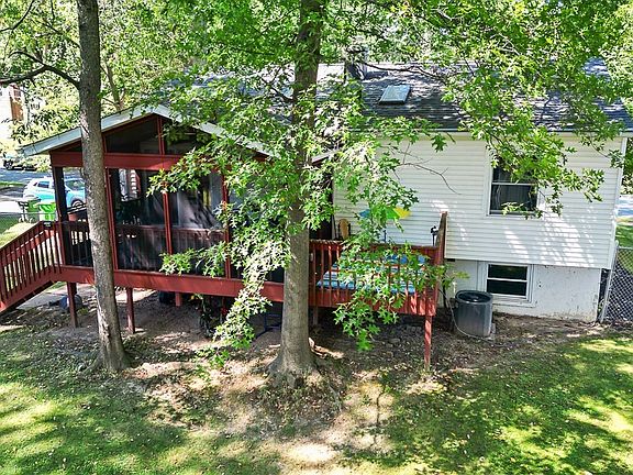3rd image of 3761 Santom Rd N