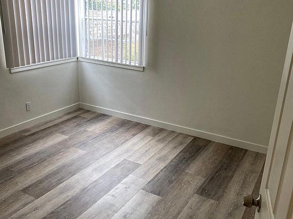 4th image of 10247 Hillhaven Ave #1
