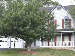 13575 Castlebridge Ln, Woodbridge, VA 22193
