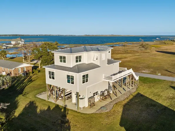 203 Johnson Road, Harkers Island, NC 28531