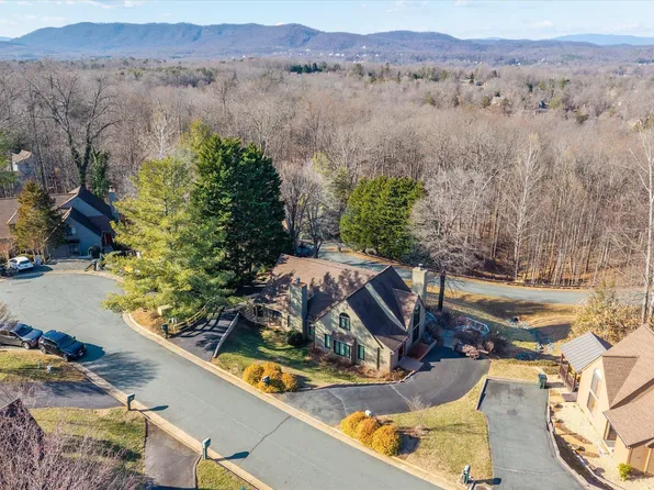 1688 Royal Oak Ct, Charlottesville, VA 22902