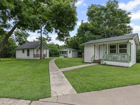 512 N Travis St, Granbury, TX 76048